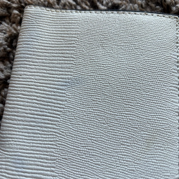 Victoria's Secret Textured White Passport Cover - Picture 4 of 6